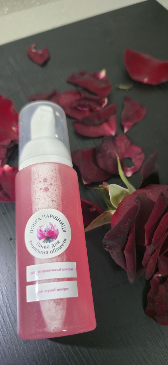 Пінка для вмивання зволожуюча Rose